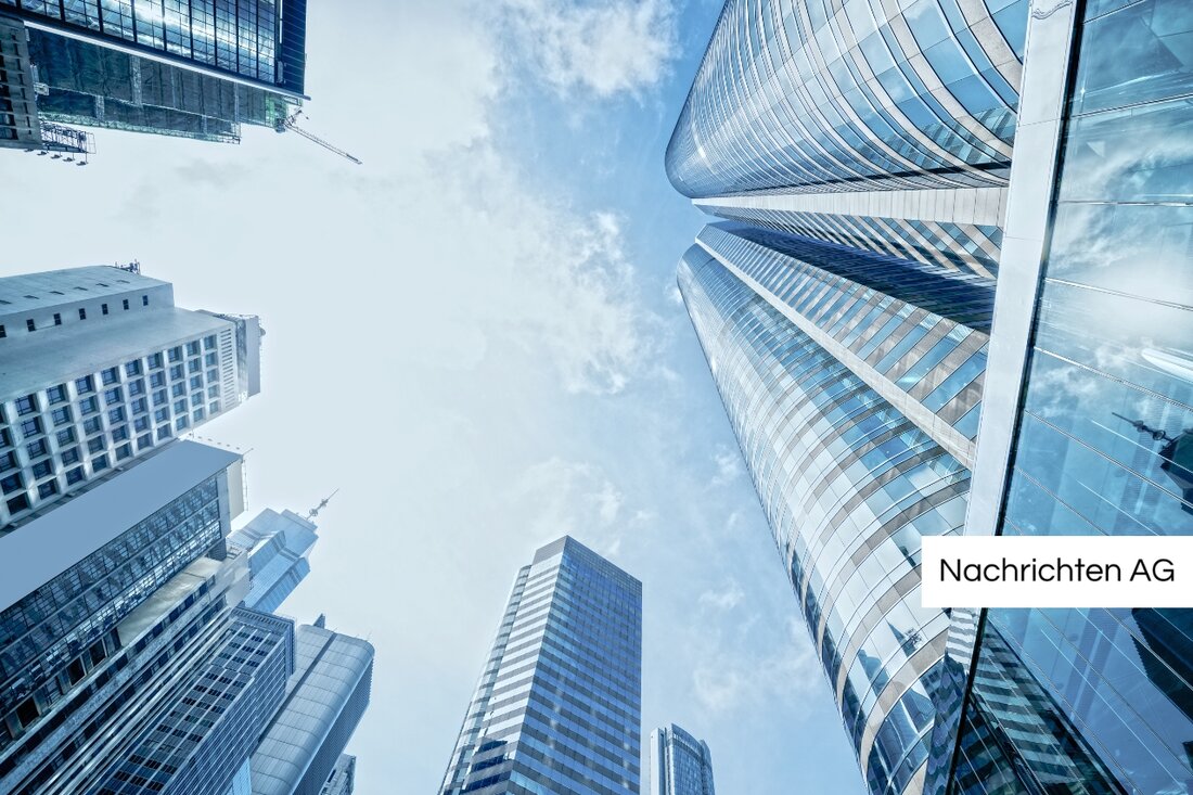 Die türkische Tourismusbranche sieht sich 2025 mit einem Rückgang der Buchungen und steigenden Preisen konfrontiert. Experten warnen vor Herausforderungen durch geopolitische Spannungen und Konkurrenz, während die Branche trotz dieser Schwierigkeiten optimistisch bleibt.